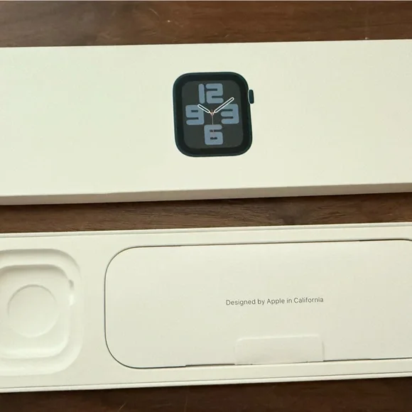 New Apple Watch SE 2nd gen Aluminum 40mm - Picture 6 of 6